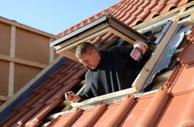 Pose de fenêtres de toit Velux à Romegoux